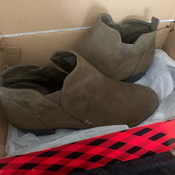 Arizona Jeans women’s ankle boots. Size 8M - Picture 3 of 4